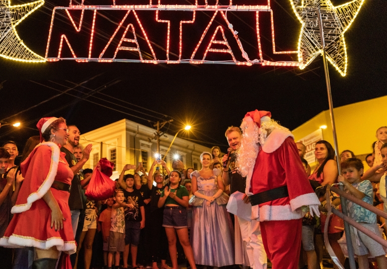 O ENCANTO DO NATAL ESTÁ PRESENTE EM MOCOCA, PROJETO VILA DO NOEL TRAZ ATRAÇÕES GRATUITAS E DISTRIBUIÇÃO DE PRÊMIOS PARA POPULAÇÃO